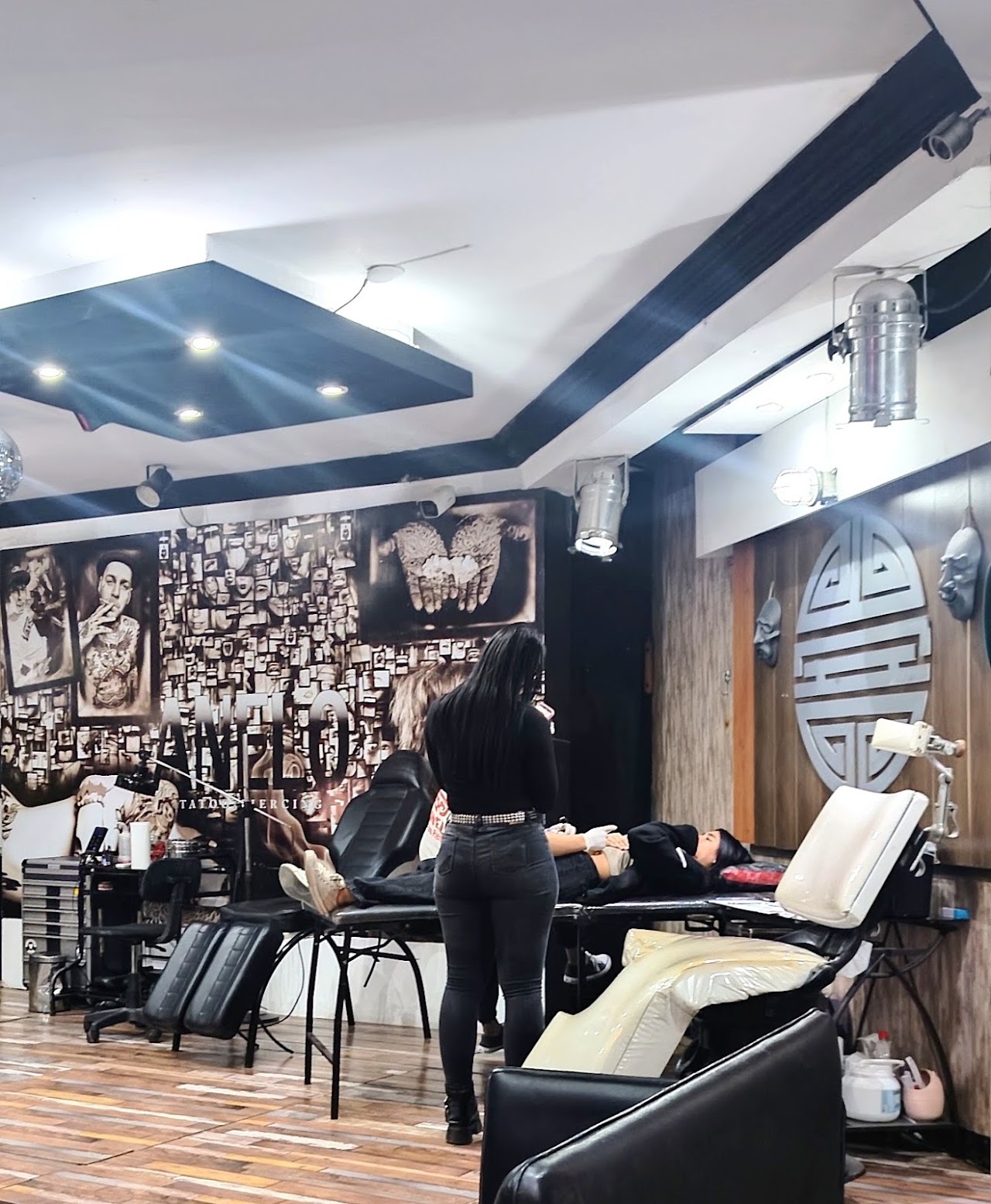 Interior del estudio ANELO TATTOO