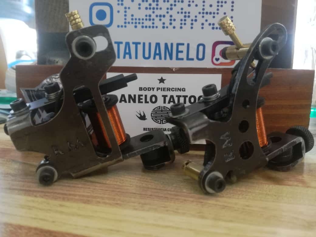 ANELO TATTOO - equipo y estudio